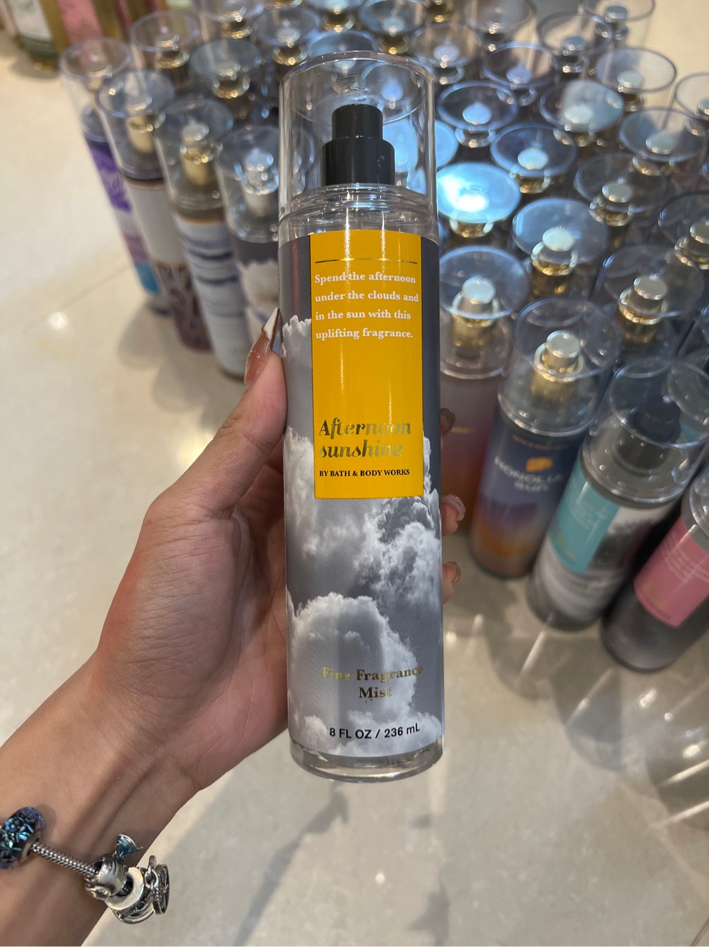 Xịt thơm Bath & Body Works 236ml