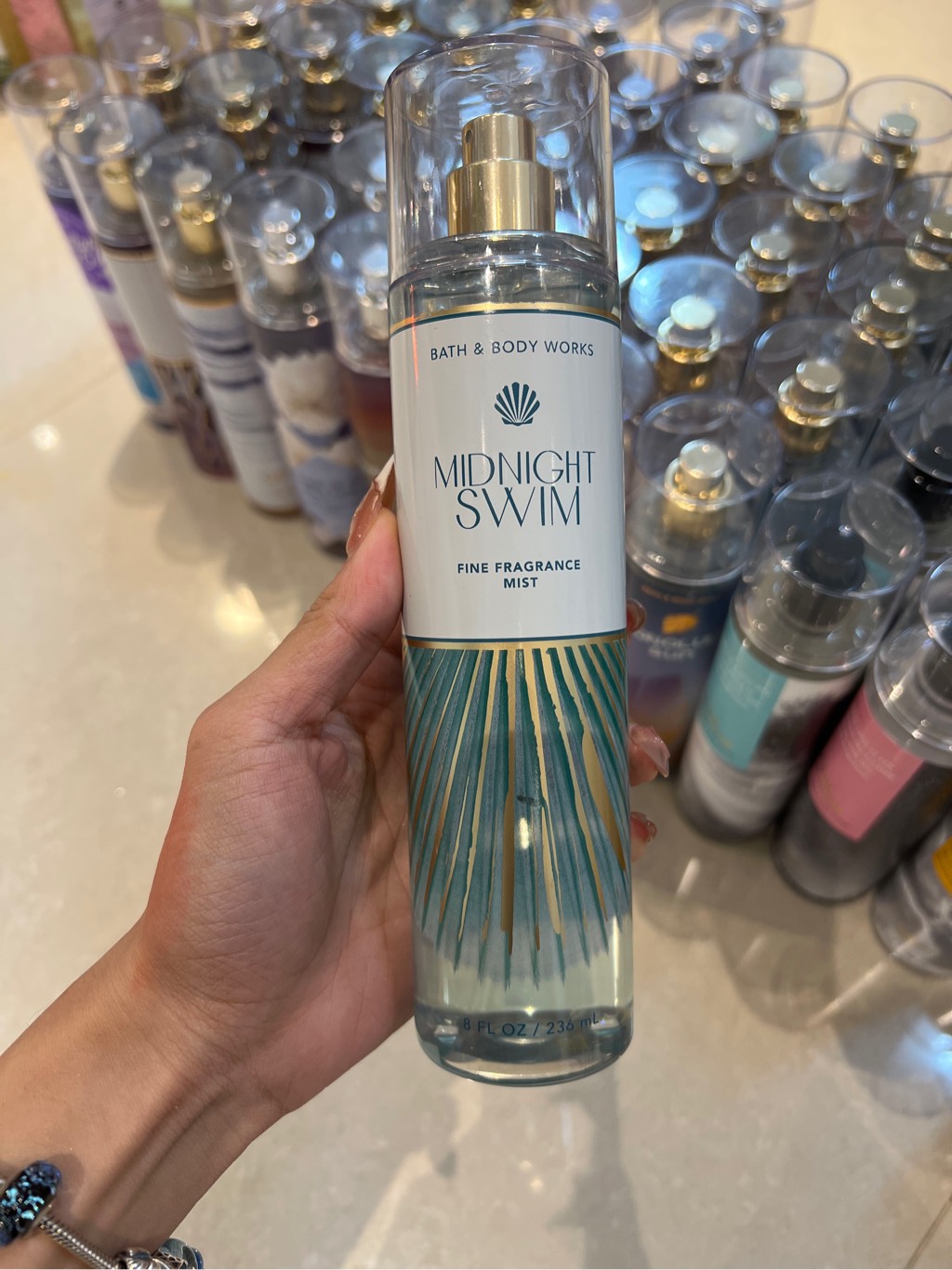 Xịt thơm Bath & Body Works 236ml