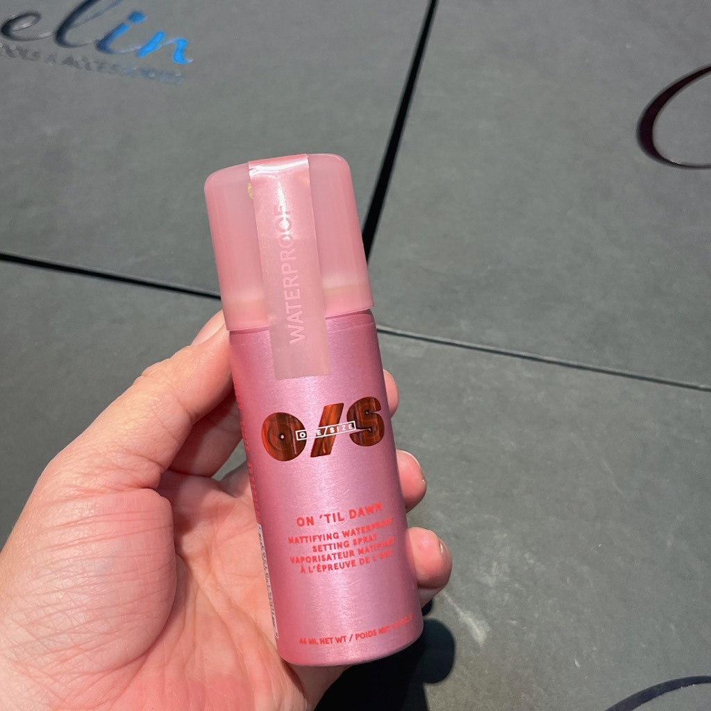 Xịt Makeup One/Size On’Til Dawn