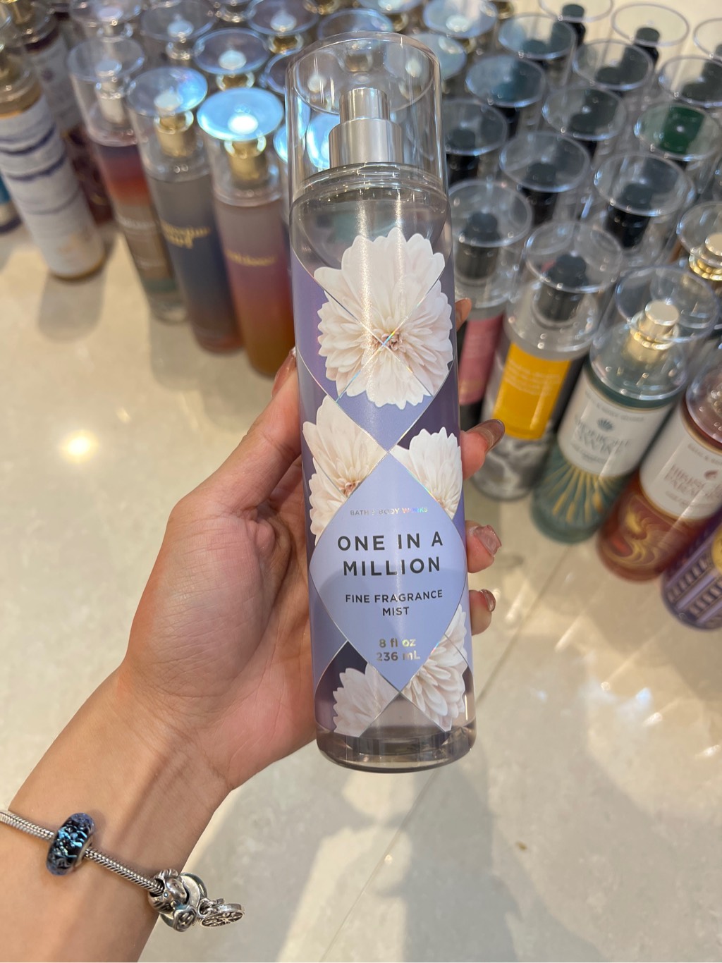 Xịt thơm Bath & Body Works 236ml