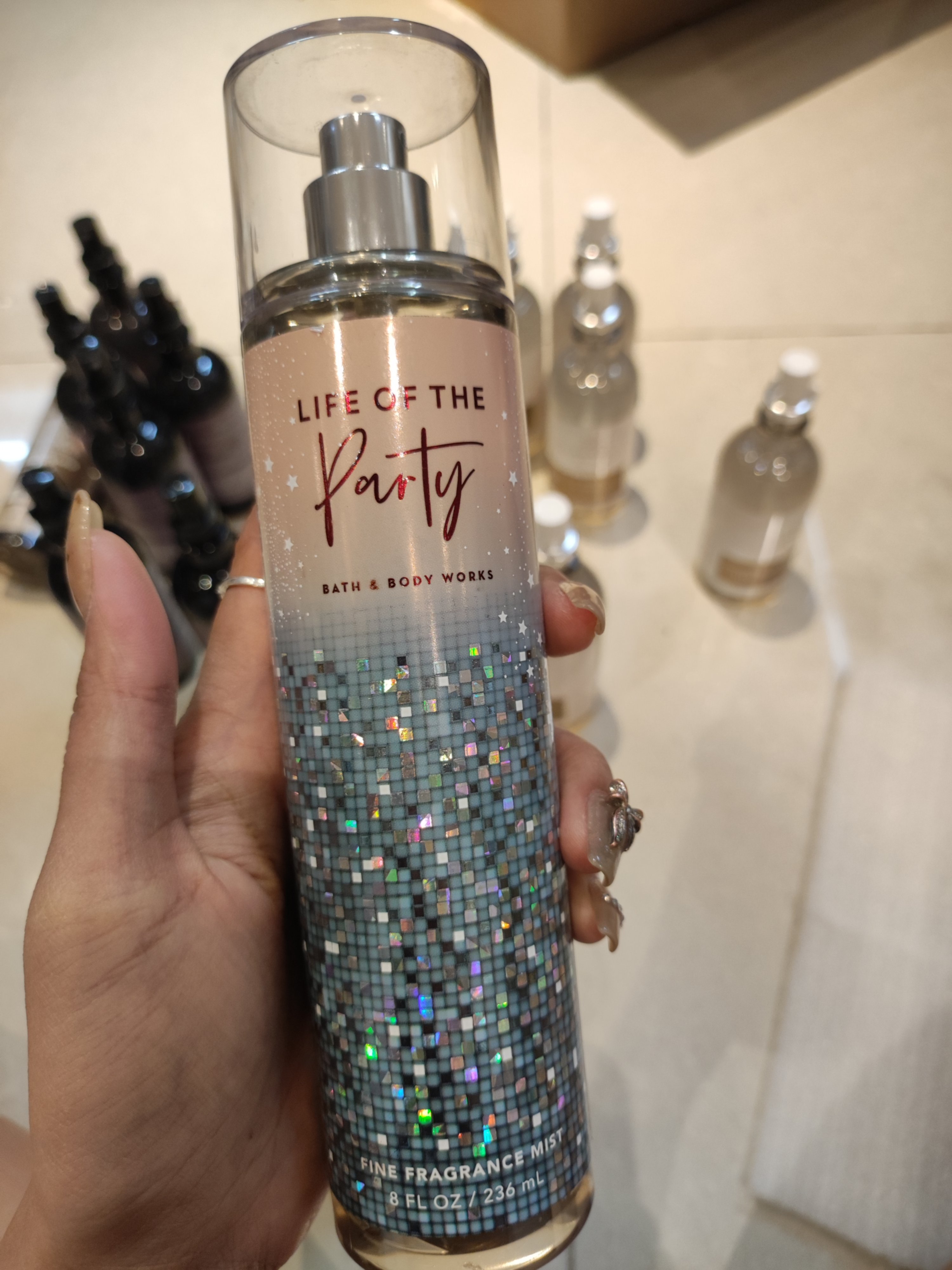 Xịt thơm Bath & Body Works 236ml