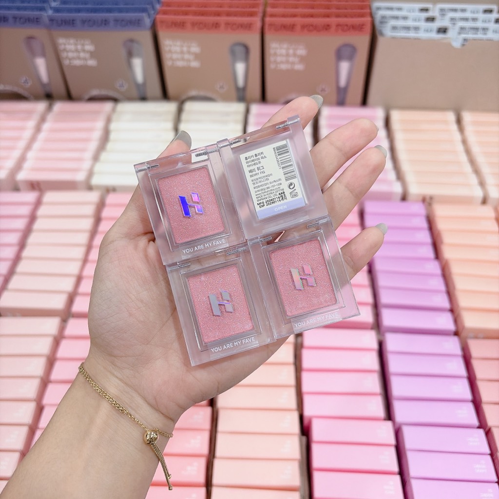 VAT - [ PEONYNK ] Phấn Mắt Nhũ HOLIKA HOLIKA You Are My Fave