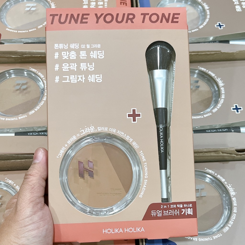 VAT - [ PEONYNK ] Set Phấn Tạo Khối HOLIKA HOLIKA Tune Your Tone Kèm Cọ 2in1