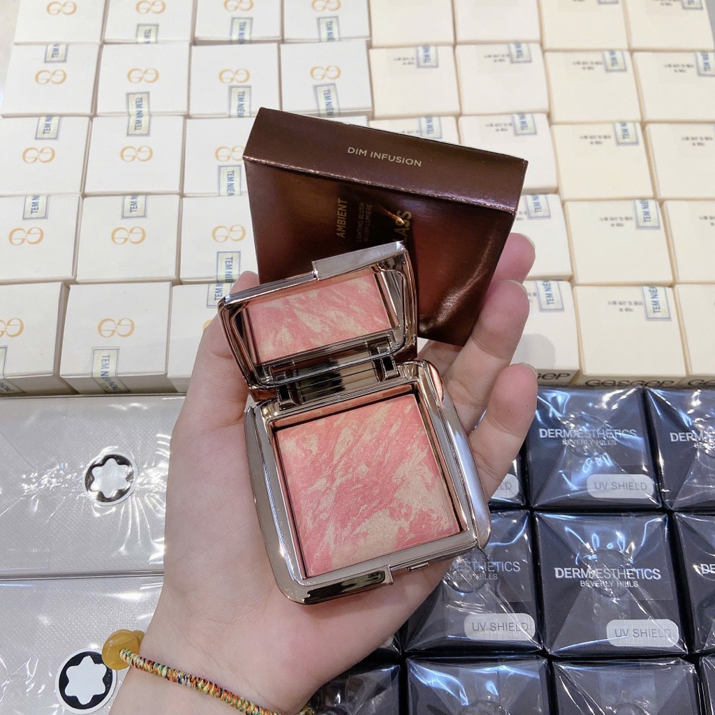 Má Hồng Hourglass Ambient