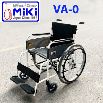 Xe lăn Miki Nhật Bản VA-0 có chỗ cắm cọc truyền dịch
