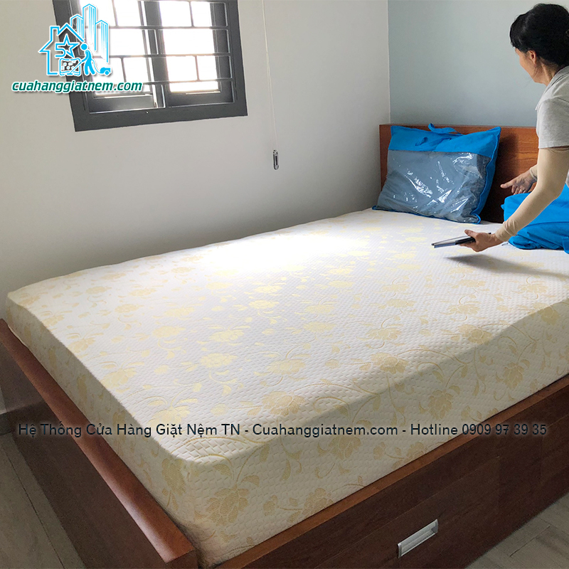 Áo bọc nệm cao su 2 mặt tone vàng kem kích thước yêu cầu