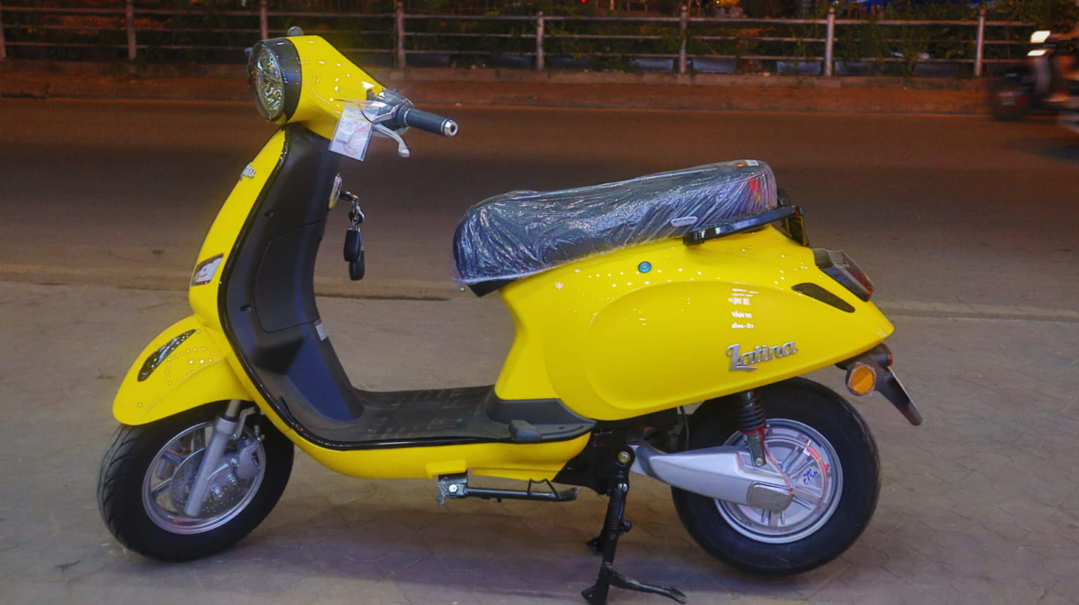 xe điện vespa latina 2021