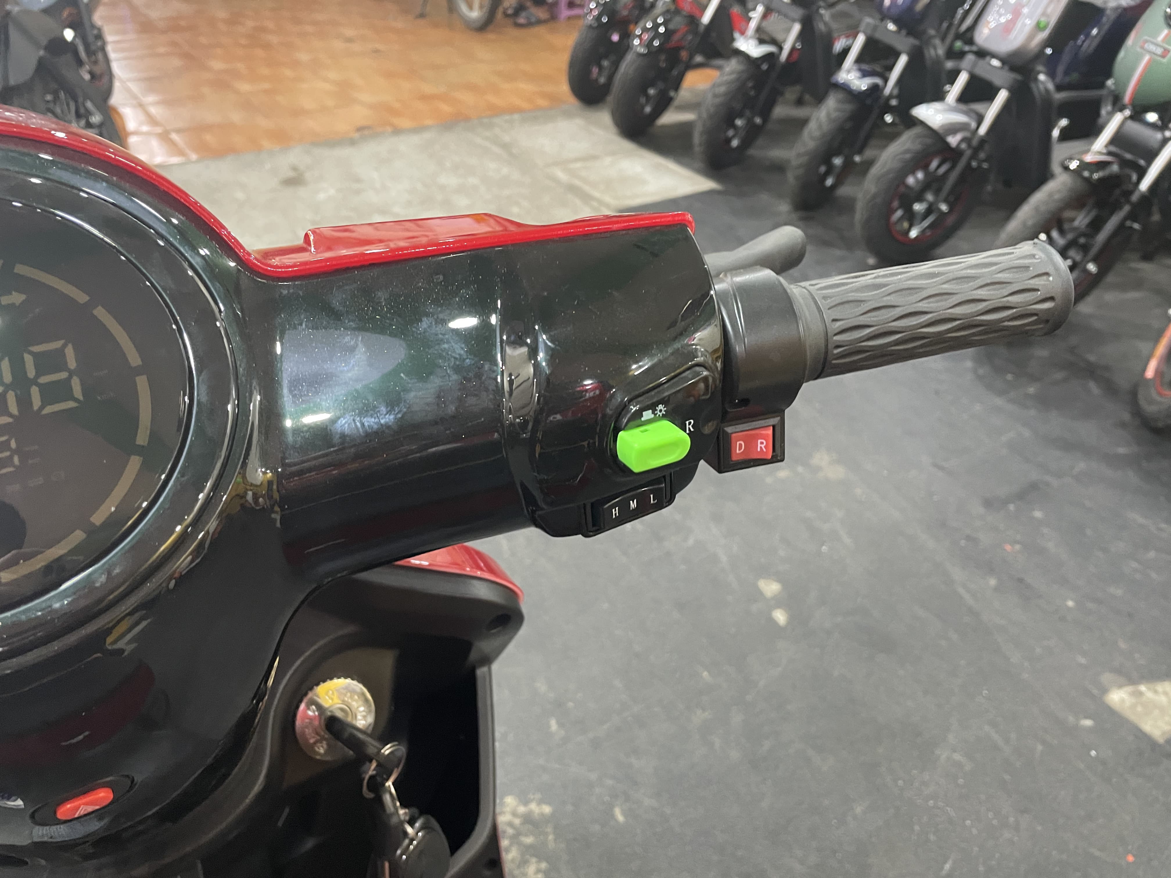 XE ĐIỆN 3 BÁNH SUPER R PHIÊN BẢN