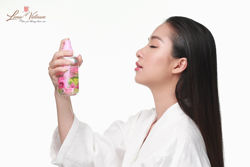 cách sử dụng nước hoa hồng