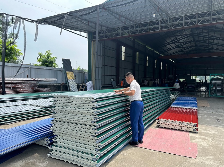 Các bước bảo quản tôn Vitek trước lắp đặt tránh hư hỏng
