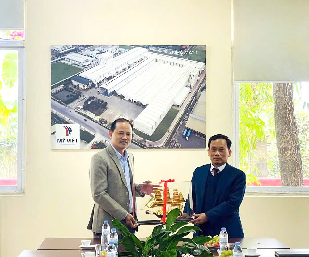 LÃNH ĐẠO HUYỆN VĂN LÂM ĐẾN THĂM VÀ CHÚC TẾT CÔNG TY MỸ VIỆT