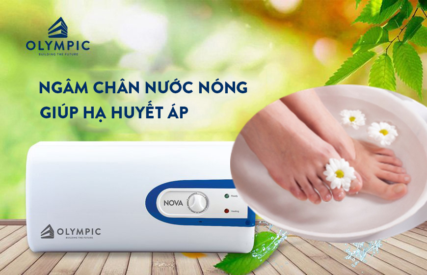 Ngâm chân nước nóng giúp hỗ trợ hạ huyết áp 