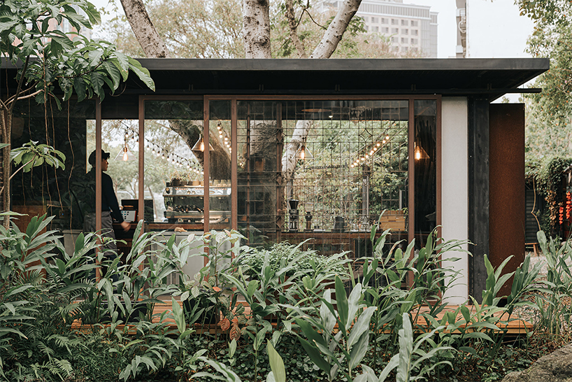 Tư vấn: Chọn tôn Vitek loại nào phù hợp cho quán cafe?