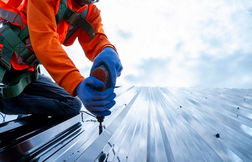 Lắp đặt tôn cách nhiệt sóng vuông Vitek chống nóng hiệu quả cho mái nhà