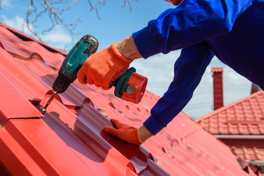 Hướng dẫn bảo quản tôn Vitek đúng cách trong quá trình thi công