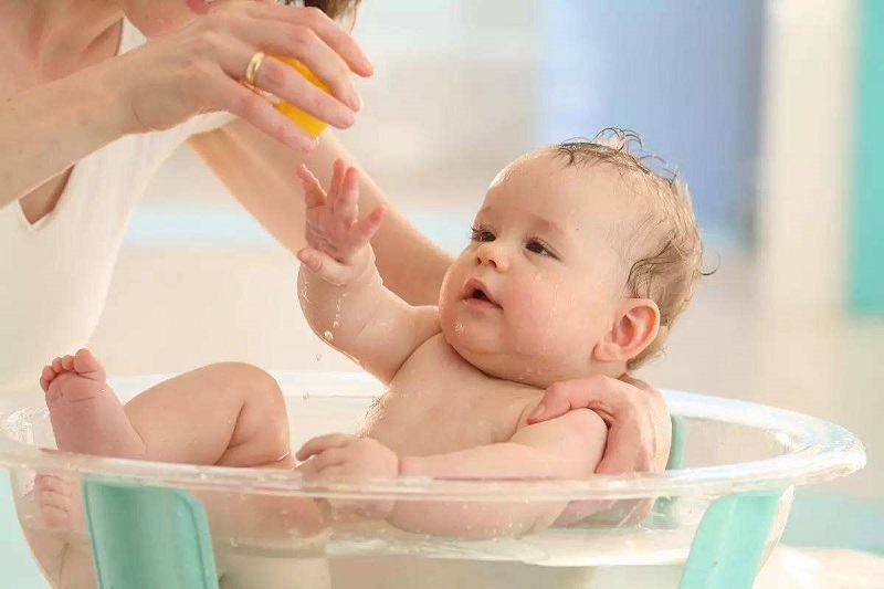 Kinh nghiệm tắm cho trẻ nhỏ vào mùa đông