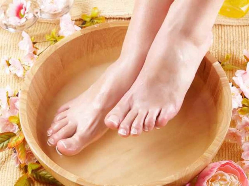 Mách bạn cách ngâm chân nước nóng với muối tốt cho sức khỏe 