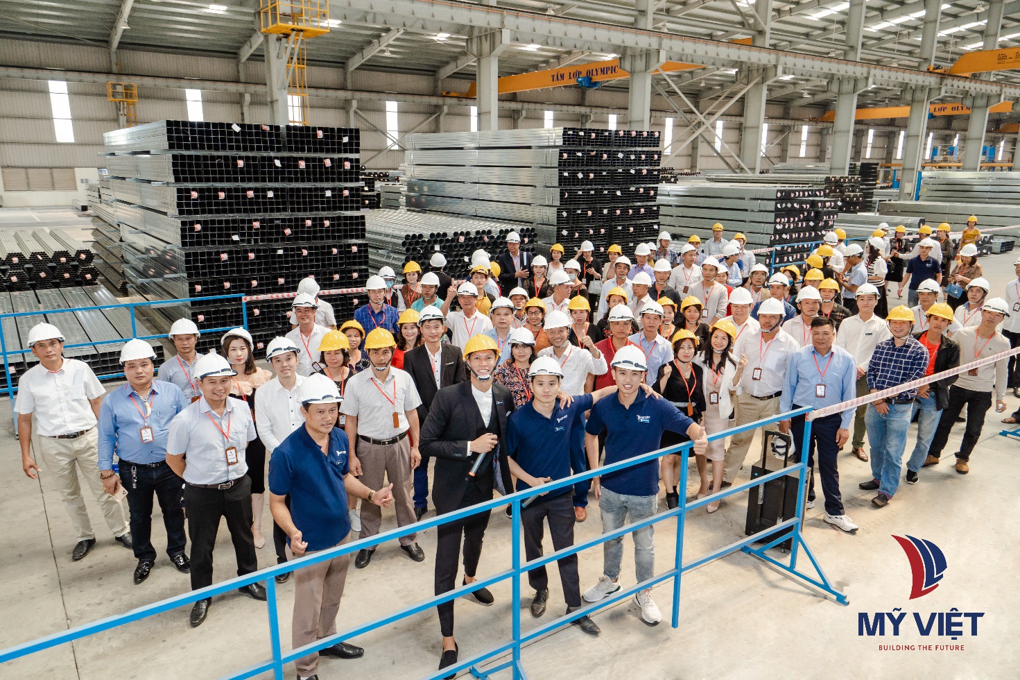 Khách hàng tham quan dây chuyền sản xuất thép ống, thép hộp với chất lượng đạt tiêu chuẩn Hoa Kỳ 