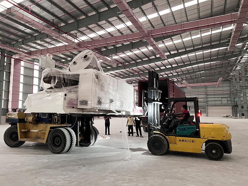 Nhà xưởng muốn tránh hư hại đến thiết bị thì nên đặc biệt chú ý đến các dự báo về lũ, báo để đưa ra những quyết định di dời thiết bị kịp thời tránh tổn thất 