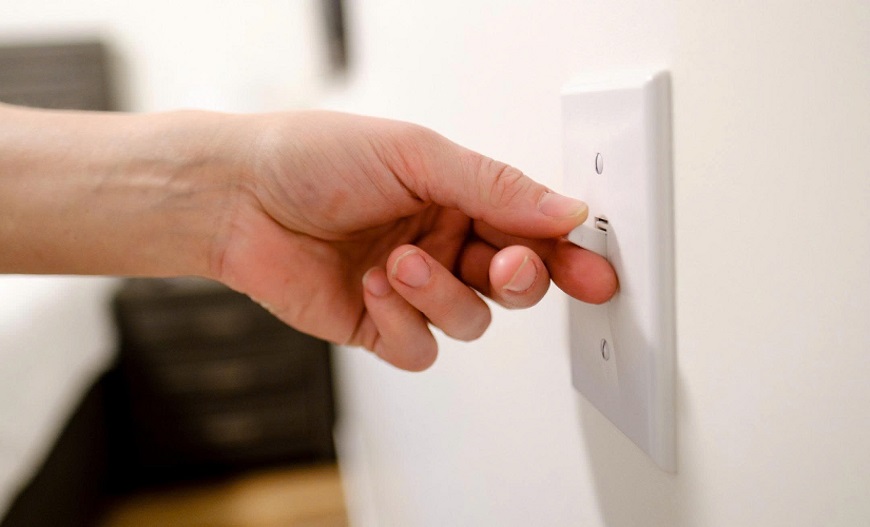 Vào giờ cao điểm, nhu cầu sử dụng tăng cao làm quá tải cục bộ gây hiện tượng nhảy chống giật bình nóng lạnh