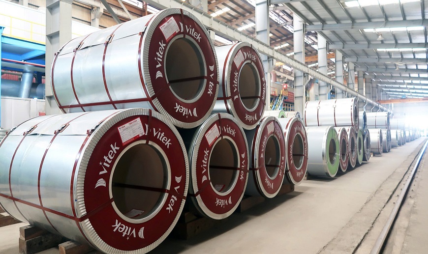 Với dạng cuộn, chỉ nên xếp tối đa 3 cuộn chồng lên nhau còn với dạng tấm thì nên xếp đều nhau nhưng đảm bảo cho đủ trọng tải 