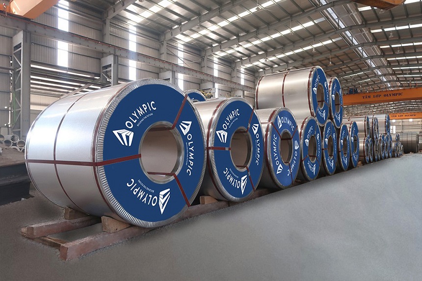 Khi bảo quản tôn cuộn trong kho thì cần sử dụng giá đỡ, thanh Pallet chèn vào cuộn tôn và không chồng quá 2 lượt tôn để tránh móp méo, trầy xước
