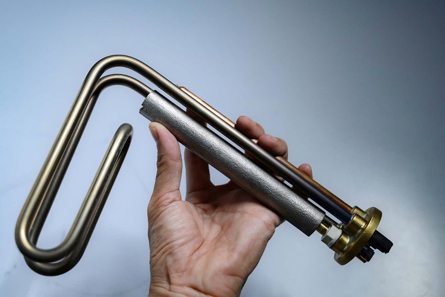 Ren của thanh đốt mới phải tương thích với ren của lỗ lắp đặt trên bình nóng lạnh để tránh tình trạng lắp không vừa hoặc bị rò rỉ
