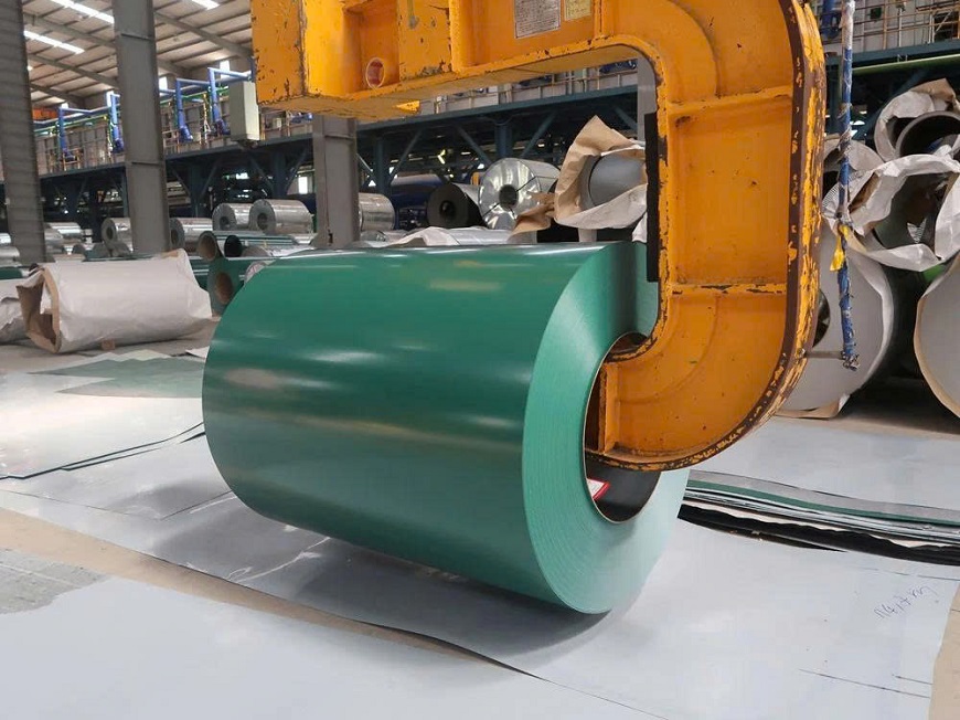 Bên cạnh việc bảo quản, quá trình vận chuyển cũng đóng vai trò quan trọng trong việc giữ nguyên chất lượng của tôn lạnh màu Olympic Plus
