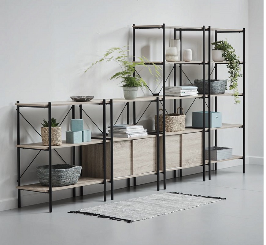 Nhờ đặc tính dễ cắt, uốn mà thép hộp mạ kẽm cũng được sử dụng làm các kệ để đồ trong nhà 