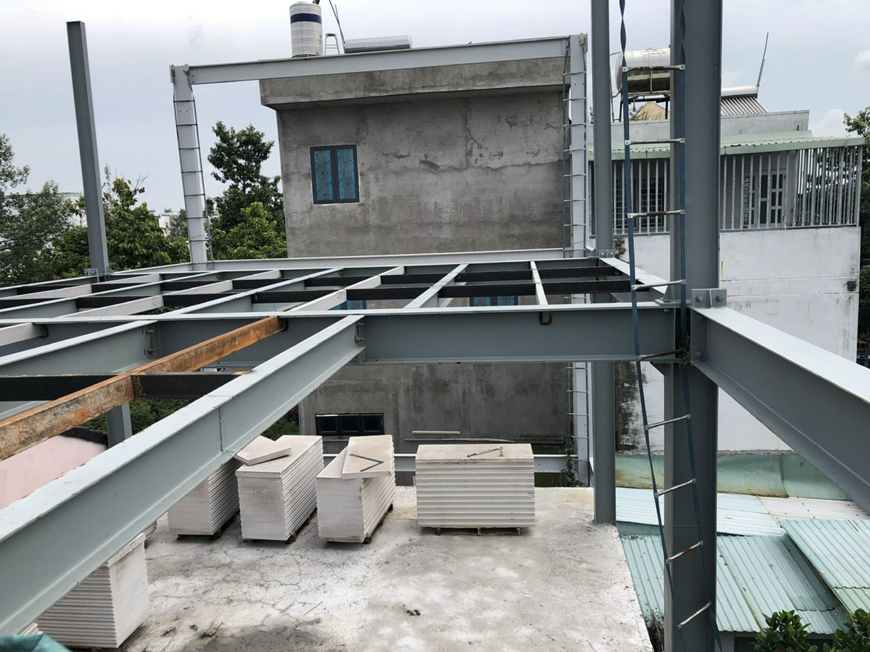 Kết cấu được sản xuất tại nhà máy và lắp ráp đúng kỹ thuật, giúp thời gian hoàn thiện công trình rút ngắn đáng kể
