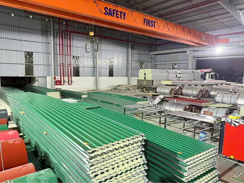 Tôn cách nhiệt Vitek 11 sóng màu xanh ngọc 