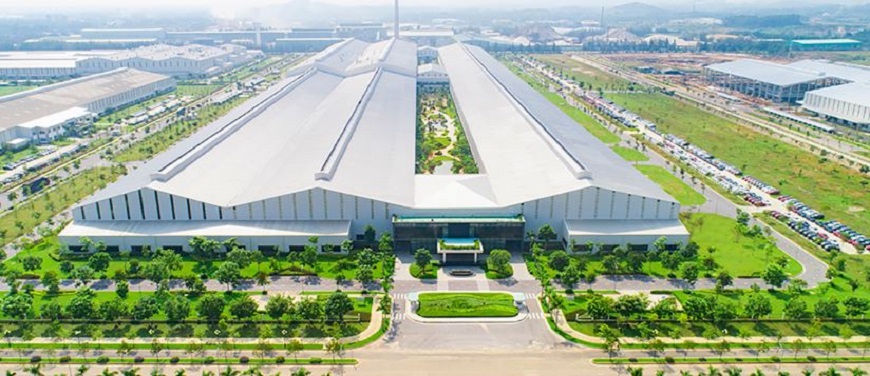 Nhà xưởng khang trang với tôn lợp mái màu trắng sữa