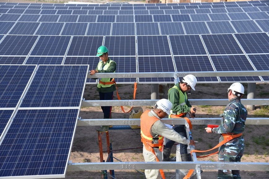Một trong các ứng dụng phổ biến là làm khung nhà, khung kệ, khung đỡ tấm pin mặt trời,...