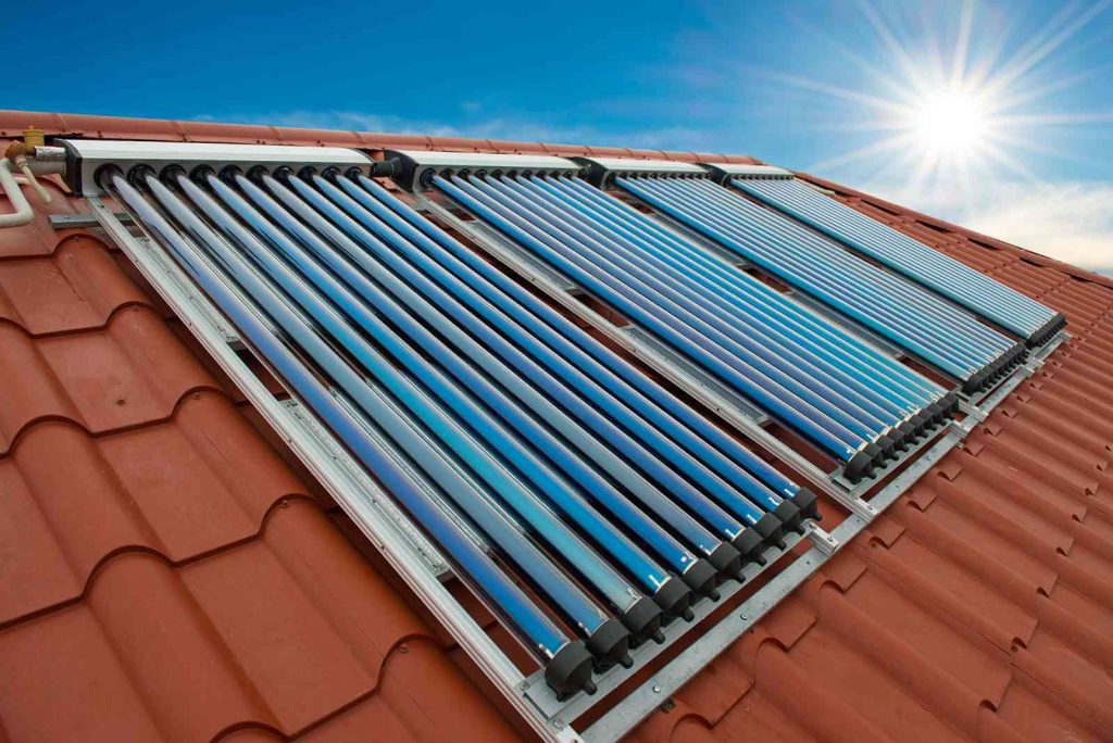 Máy nước nóng năng lượng mặt trời tiết kiệm điện năng cho gia đình