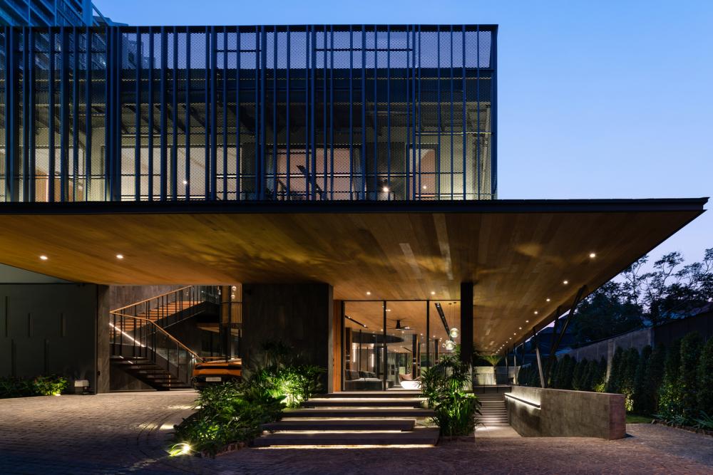 Nhà khung thép có kết cấu nhẹ, thích hợp với nhiều địa hình khác nhau