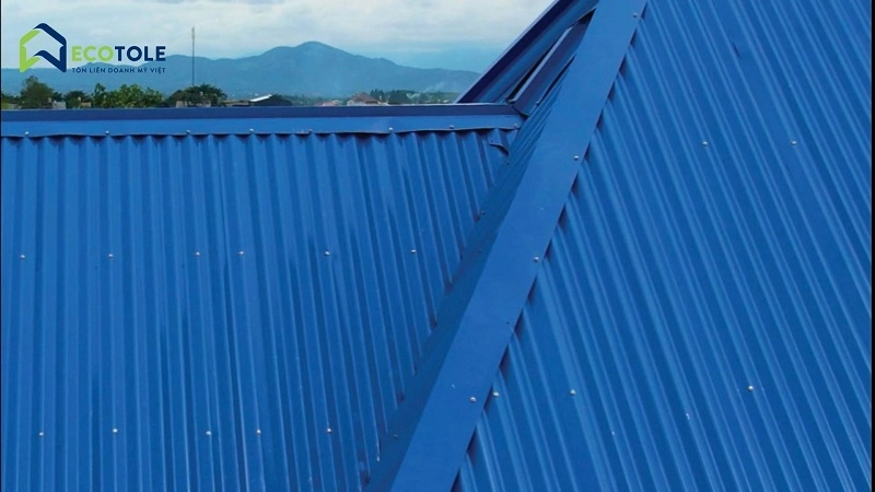 Tôn cách nhiệt Ecotole của nhà sản xuất Mỹ Việt được sản xuất dựa trên dây chuyền hiện đại theo tiêu chuẩn châu Âu