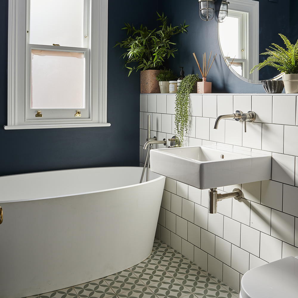 Mẫu phòng tắm diện tích 4m2 giúp bạn tiết kiệm được nguồn chi phí xây dựng tối đa