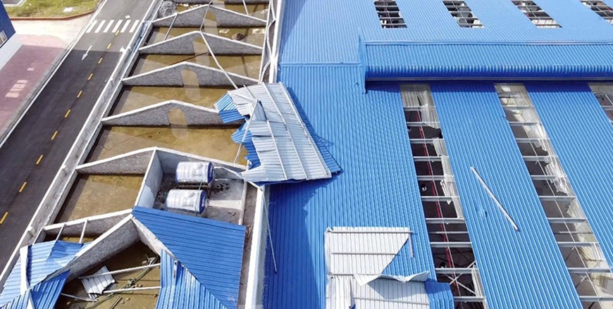 Nếu không lắp đặt đúng cách, thì bất kể loại tôn nào cũng khó mà chịu được các áp lực của ngoại cảnh