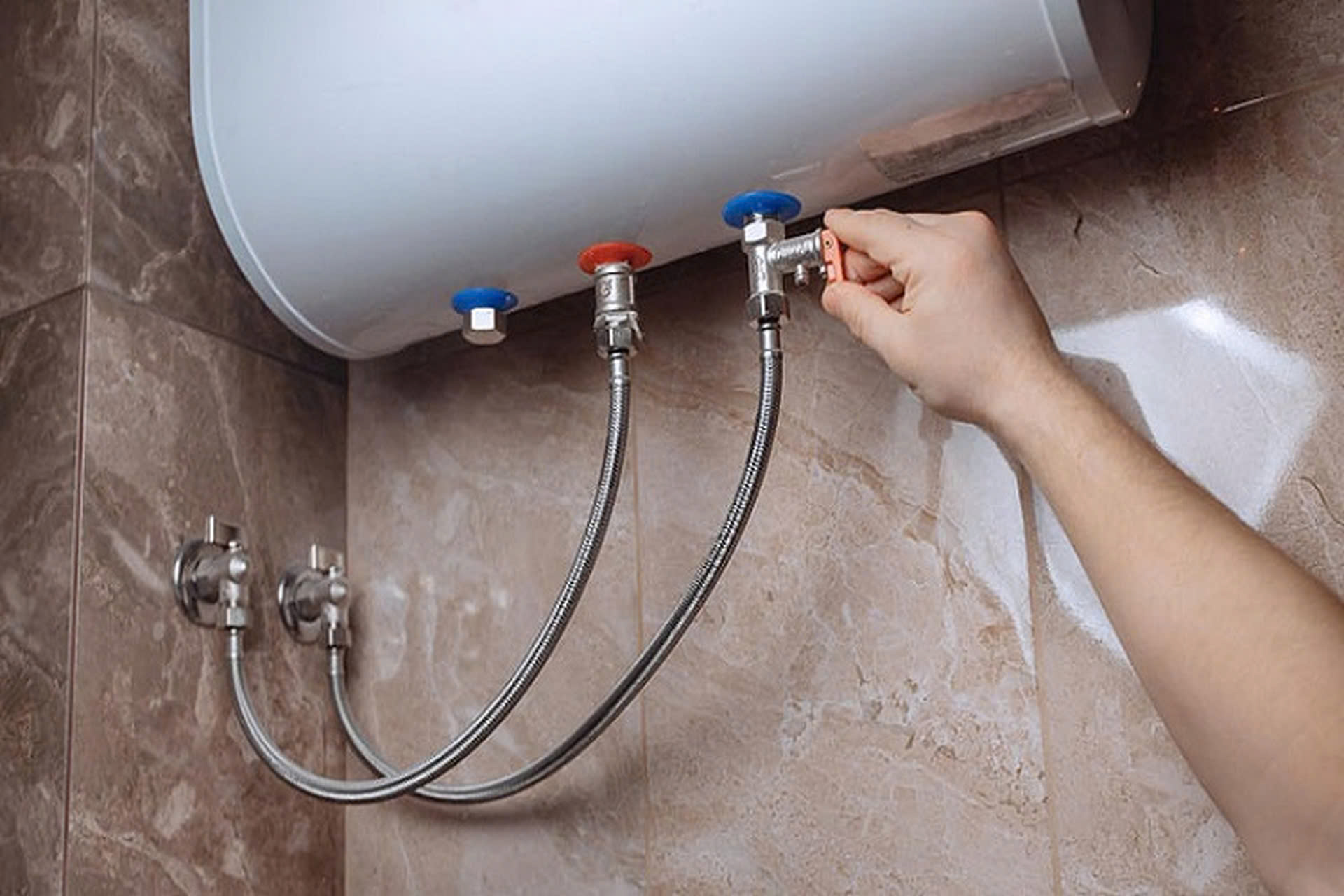 Kiểm tra và sửa chữa ngay lập tức các đường ống nước bị rò rỉ, đảm bảo rằng hệ thống đường ống luôn kín, không có bất kỳ sự cố nào gây thất thoát nước