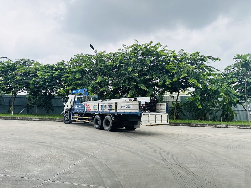 Thép hộp mạ kẽm D60 Vitek được Mỹ Việt vận chuyển tới tận chân công trình