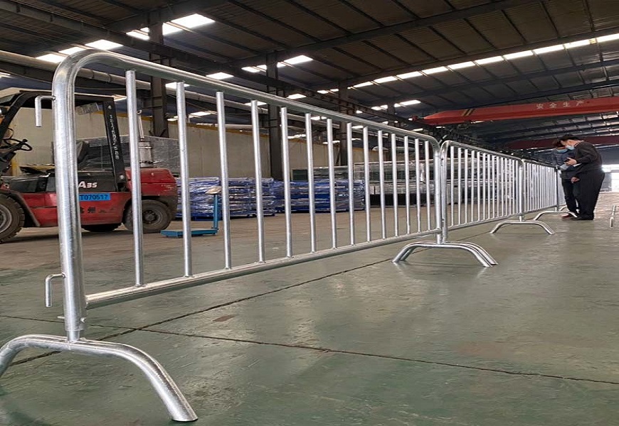 Được ứng dụng trong các lan can, cầu đường để đảm bảo an toàn 