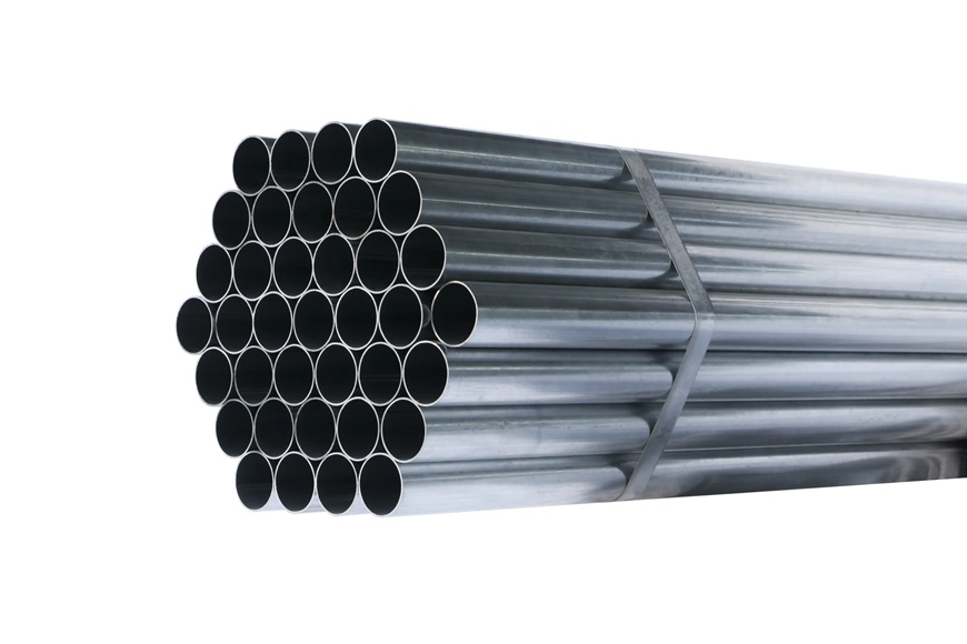 Lõi thép cứng vững được bao phủ bởi lớp kẽm mạ nóng giúp chống lại tác động của thời tiết, độ ẩm và các chất ăn mòn hóa học