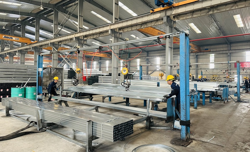 Các quy trình sản xuất ống thép Vitek đều được giám sát khắt khe bởi các chuyên viên kỹ thuật trình độ cao