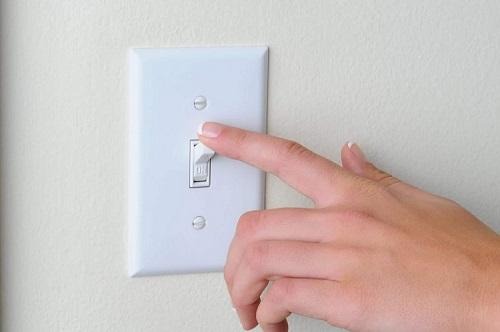 Bật bình nóng lạnh cả ngày có thể gây tốn điện