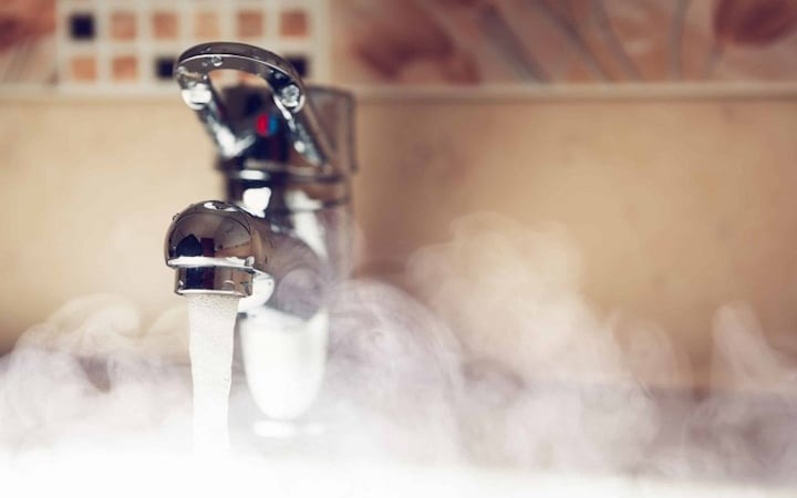 Điều chỉnh nhiệt độ rửa mặt phù hợp với làn da