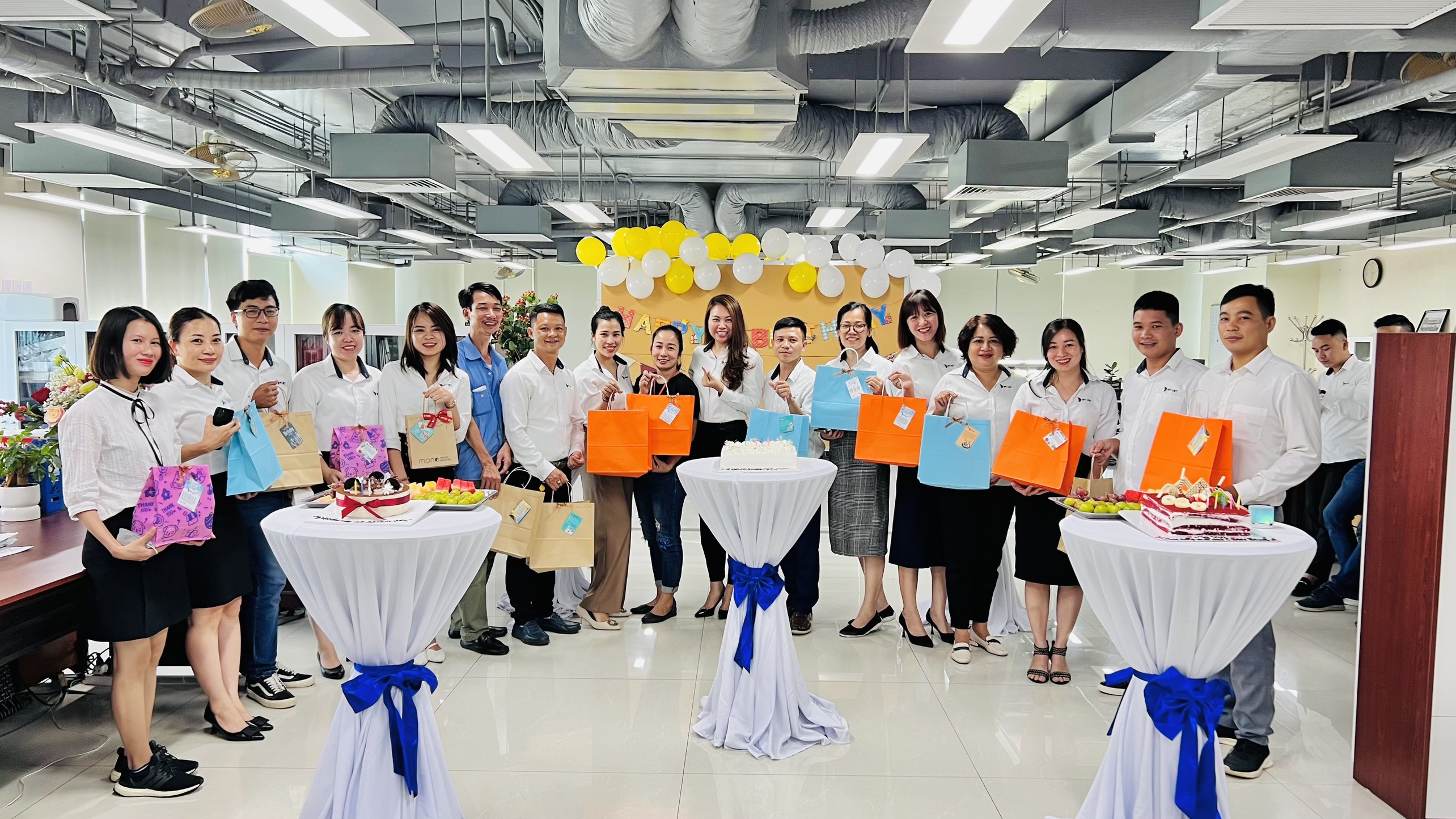 Gợi ý quà tặng sinh nhật cho nhân viên công ty nam và nữ