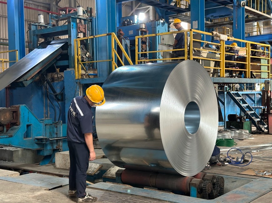 Cuộn thép sau khi đã được mạ một lớp mạ kẽm bằng phương pháp mạ nhúng nóng 