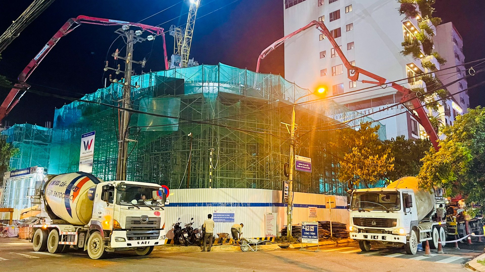 Đội ngũ thi công chuyên nghiệp và giàu kinh nghiệm là một yếu tố then chốt trong việc giảm thiểu chi phí thi công