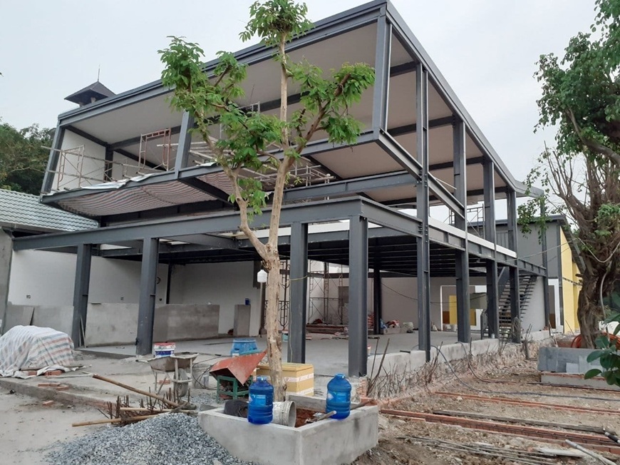 Nhà thép chống bão là công trình nhà thép tiền chế được thiết kế và xây dựng dựa trên các tiêu chuẩn kỹ thuật nghiêm ngặt