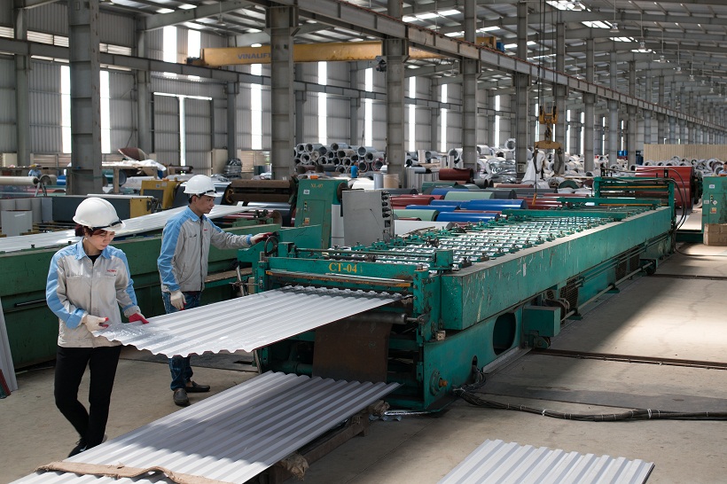 Nhà máy sản xuất tôn cách nhiệt Olympic của Mỹ Việt, với máy móc hiện đại cùng chất lượng chuyên môn cao của nhân viên 